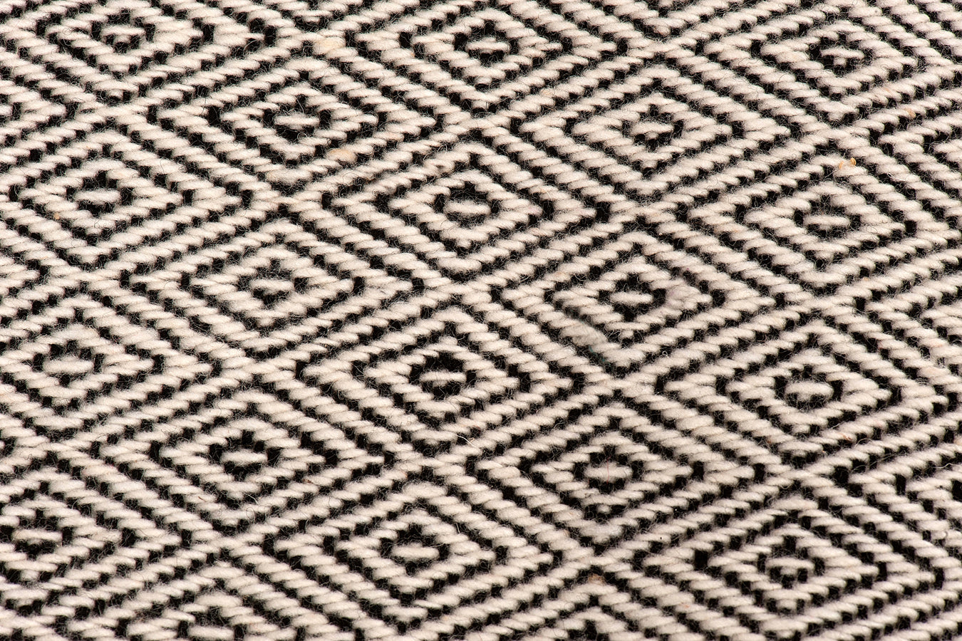 Rombo Wool Rug Aztec - Southwestern - Ethnic Design - Black and White diamond design - Small rug
